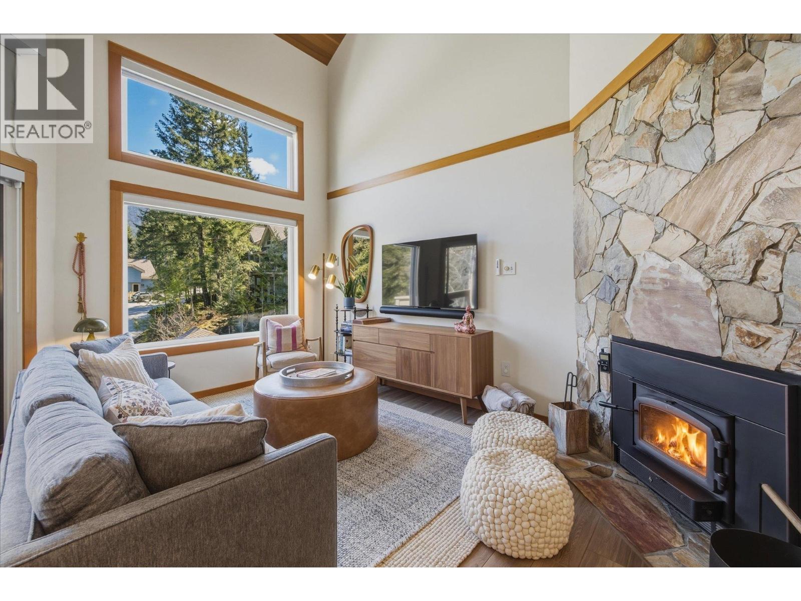 32 6127 Eagle Ridge Crescent, Whistler, British Columbia  V8E 0W7 - Photo 1 - R3115659