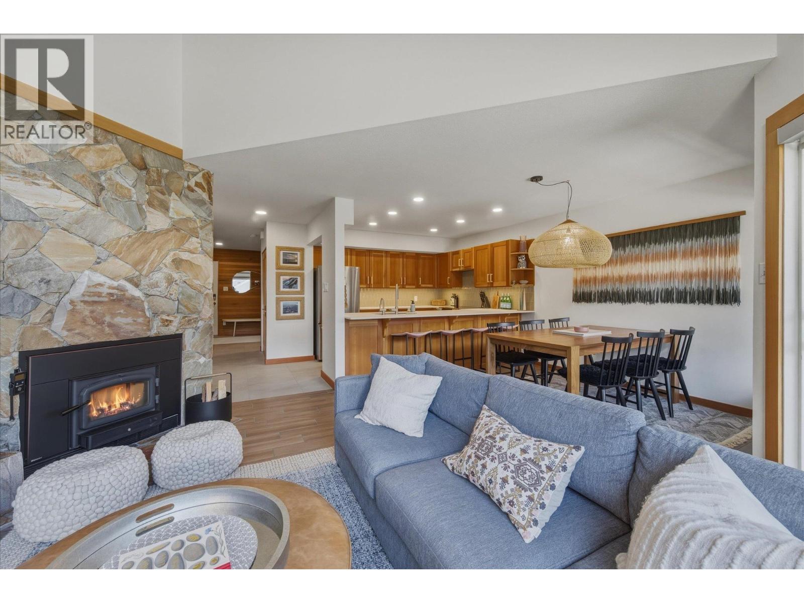 32 6127 Eagle Ridge Crescent, Whistler, British Columbia  V8E 0W7 - Photo 4 - R3115659