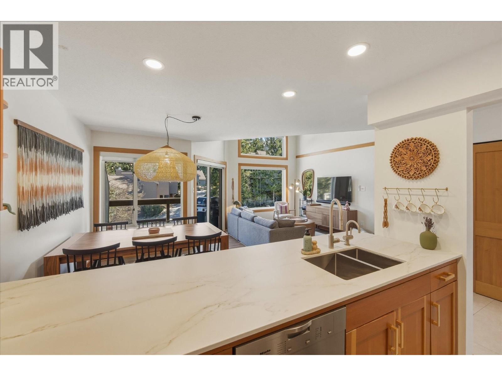 32 6127 Eagle Ridge Crescent, Whistler, British Columbia  V8E 0W7 - Photo 9 - R3115659