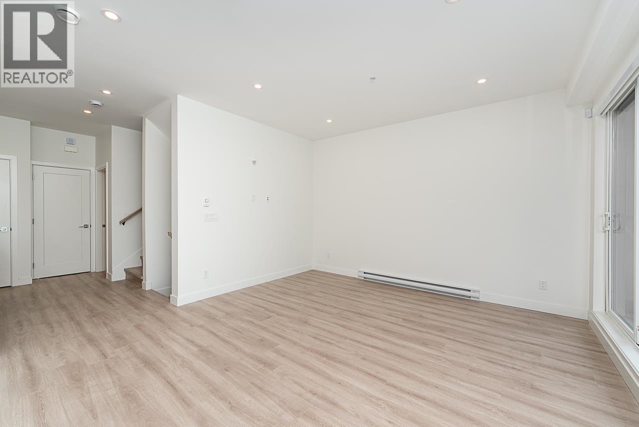 210 7161 17th Avenue, Burnaby, British Columbia  V3N 0K1 - Photo 13 - R3115674