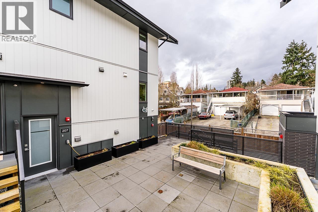 210 7161 17th Avenue, Burnaby, British Columbia  V3N 0K1 - Photo 2 - R3115674