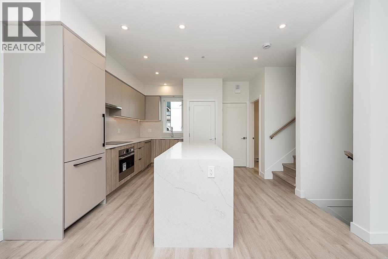 210 7161 17th Avenue, Burnaby, British Columbia  V3N 0K1 - Photo 5 - R3115674