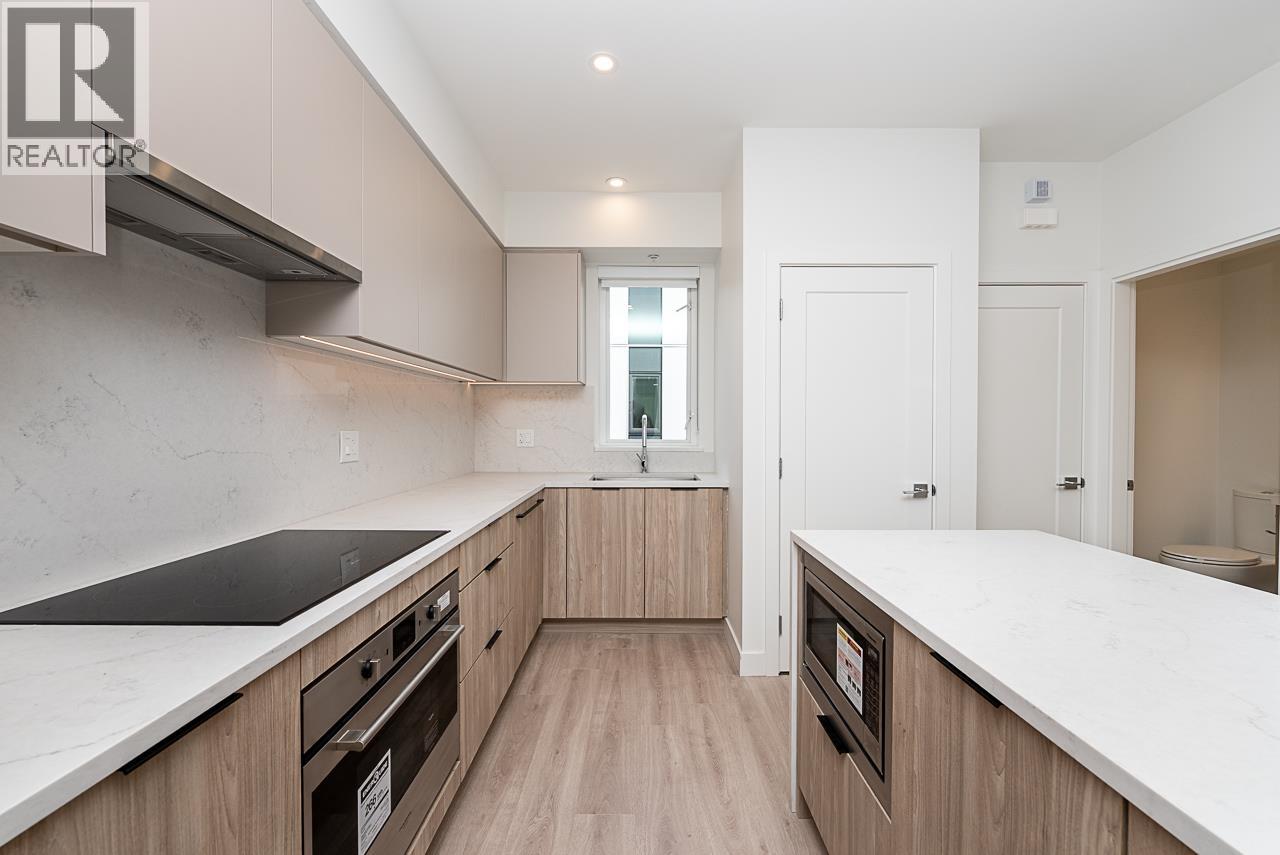 210 7161 17th Avenue, Burnaby, British Columbia  V3N 0K1 - Photo 6 - R3115674