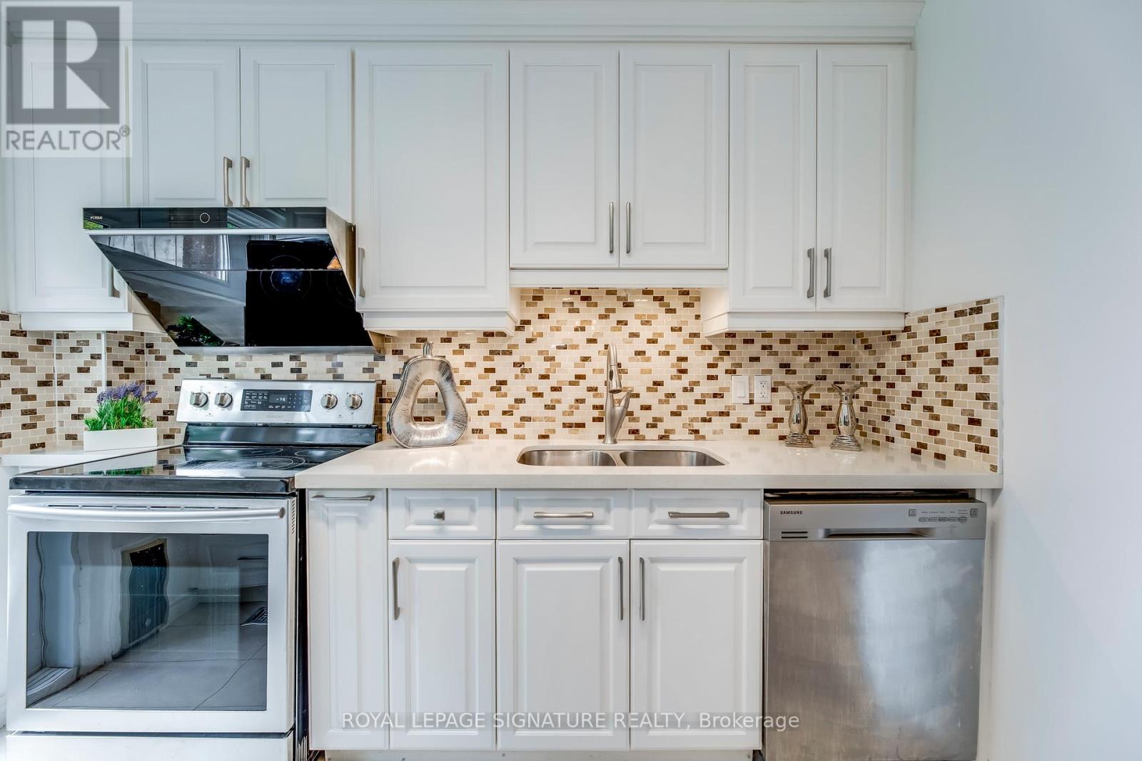 118 Blantyre Avenue, Toronto, Ontario  M1N 2R5 - Photo 10 - E13043258