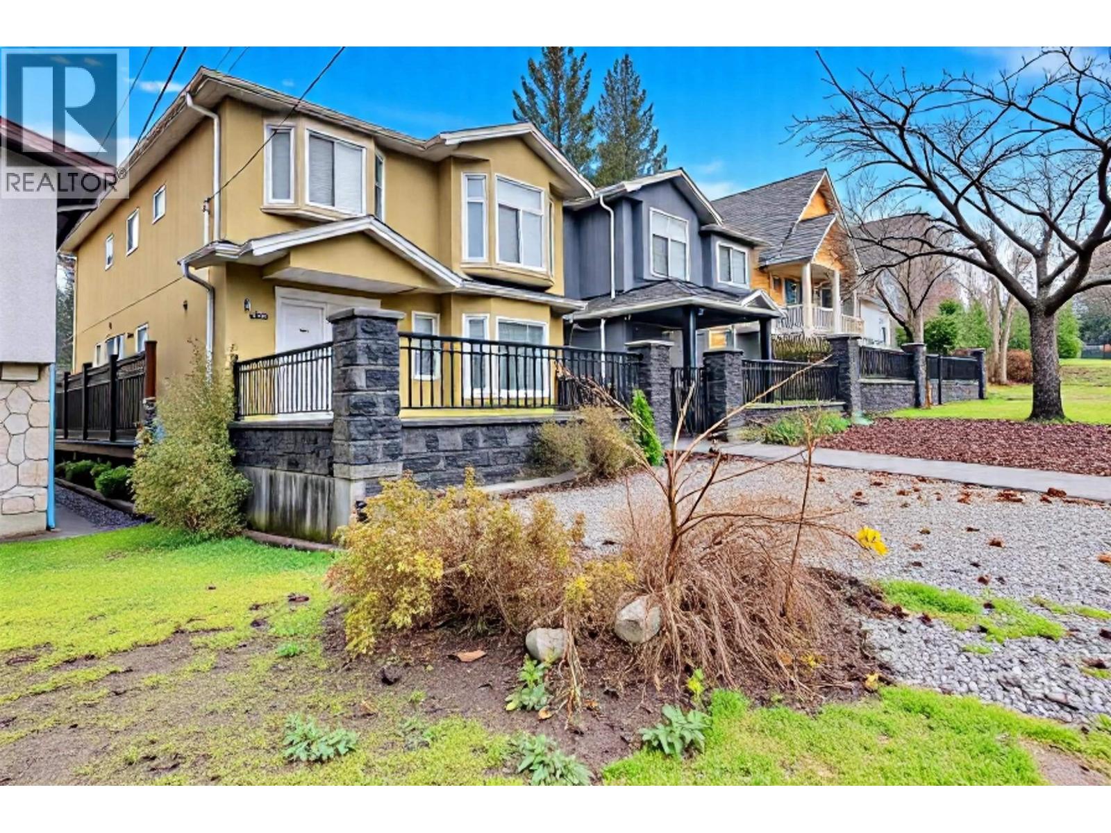 7332 1st Street, Burnaby, British Columbia  V3N 3S8 - Photo 2 - R3115671