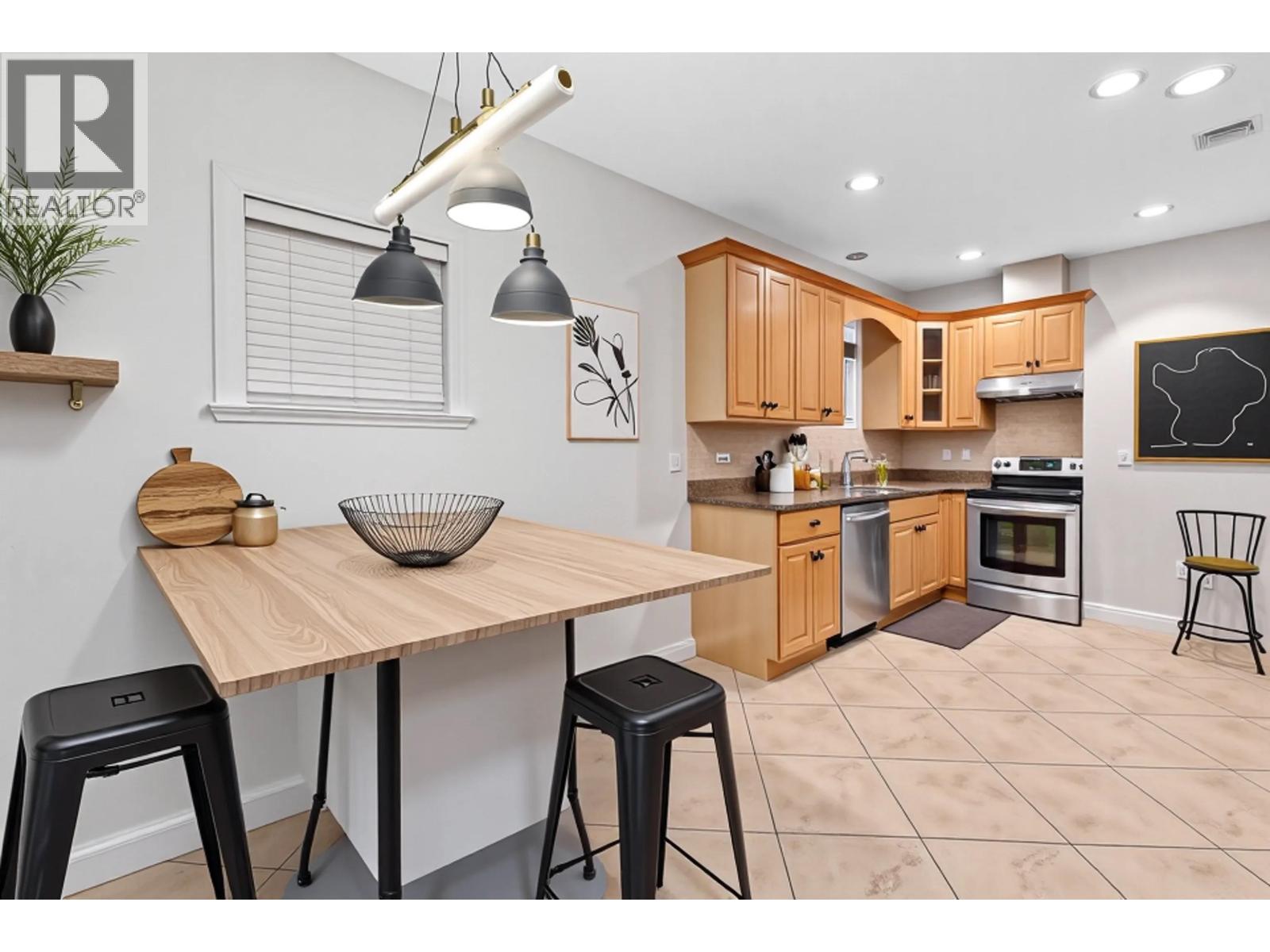 7332 1st Street, Burnaby, British Columbia  V3N 3S8 - Photo 36 - R3115671