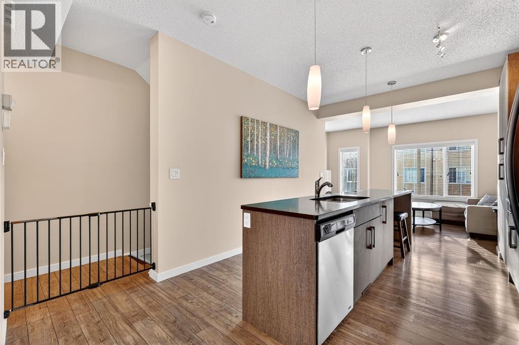 330 Marquis Lane Se, Calgary, Alberta  T3M 2G6 - Photo 15 - A2296669