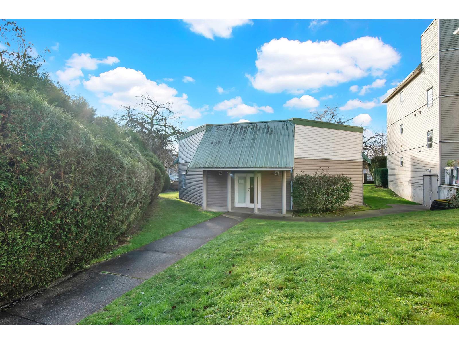 102 9765 140 Street, Surrey, British Columbia  V3T 5S5 - Photo 3 - R3115022