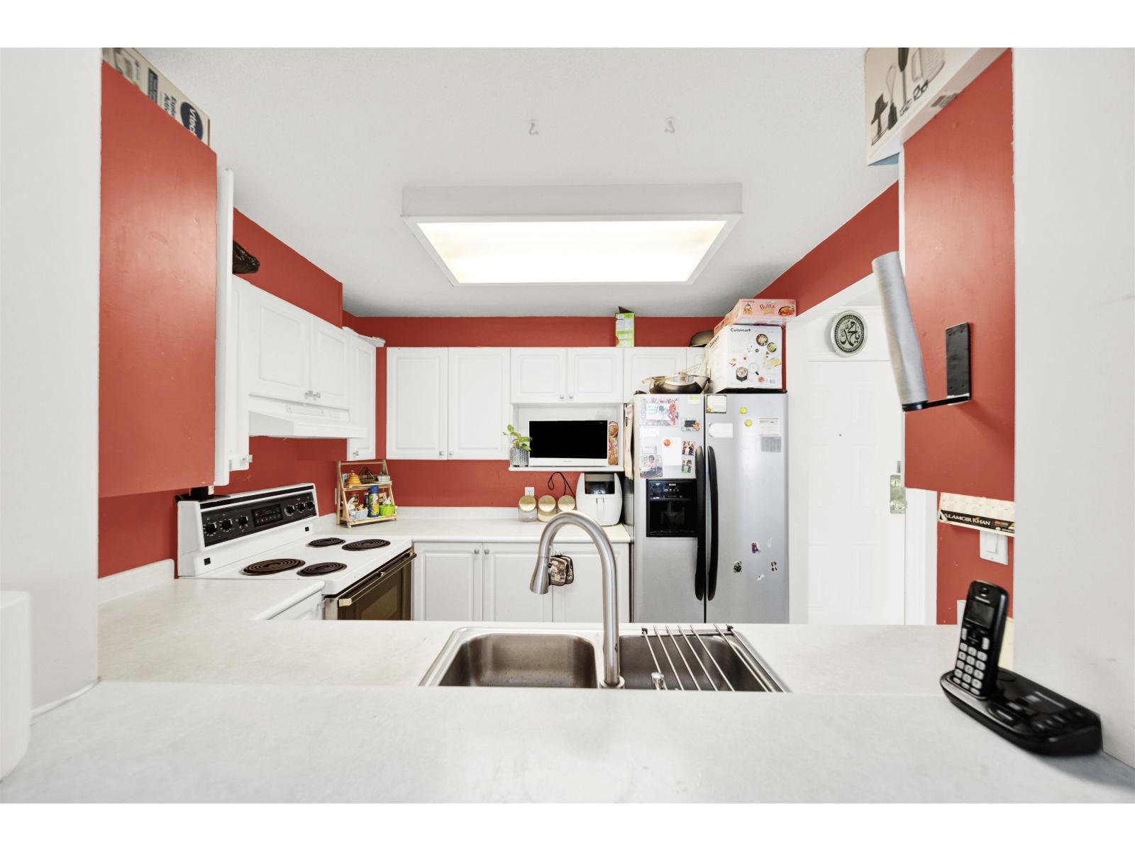 102 9765 140 Street, Surrey, British Columbia  V3T 5S5 - Photo 9 - R3115022