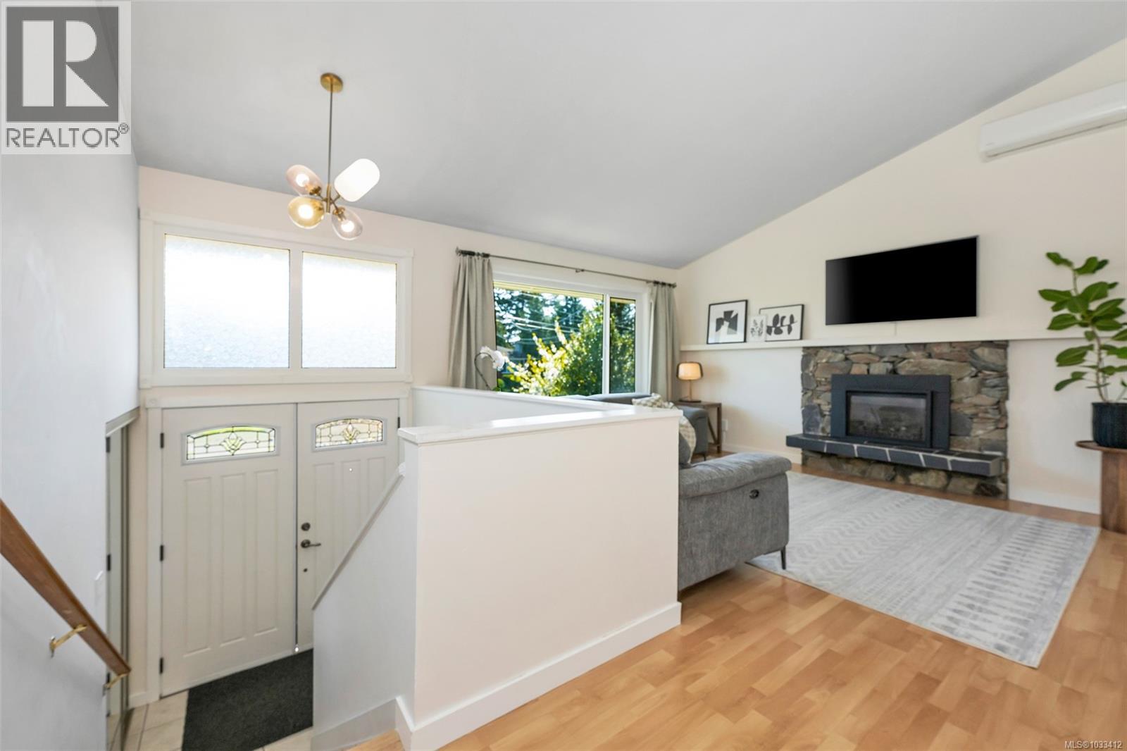 1826 Newton St, Saanich, British Columbia  V8R 2R4 - Photo 16 - 1033412