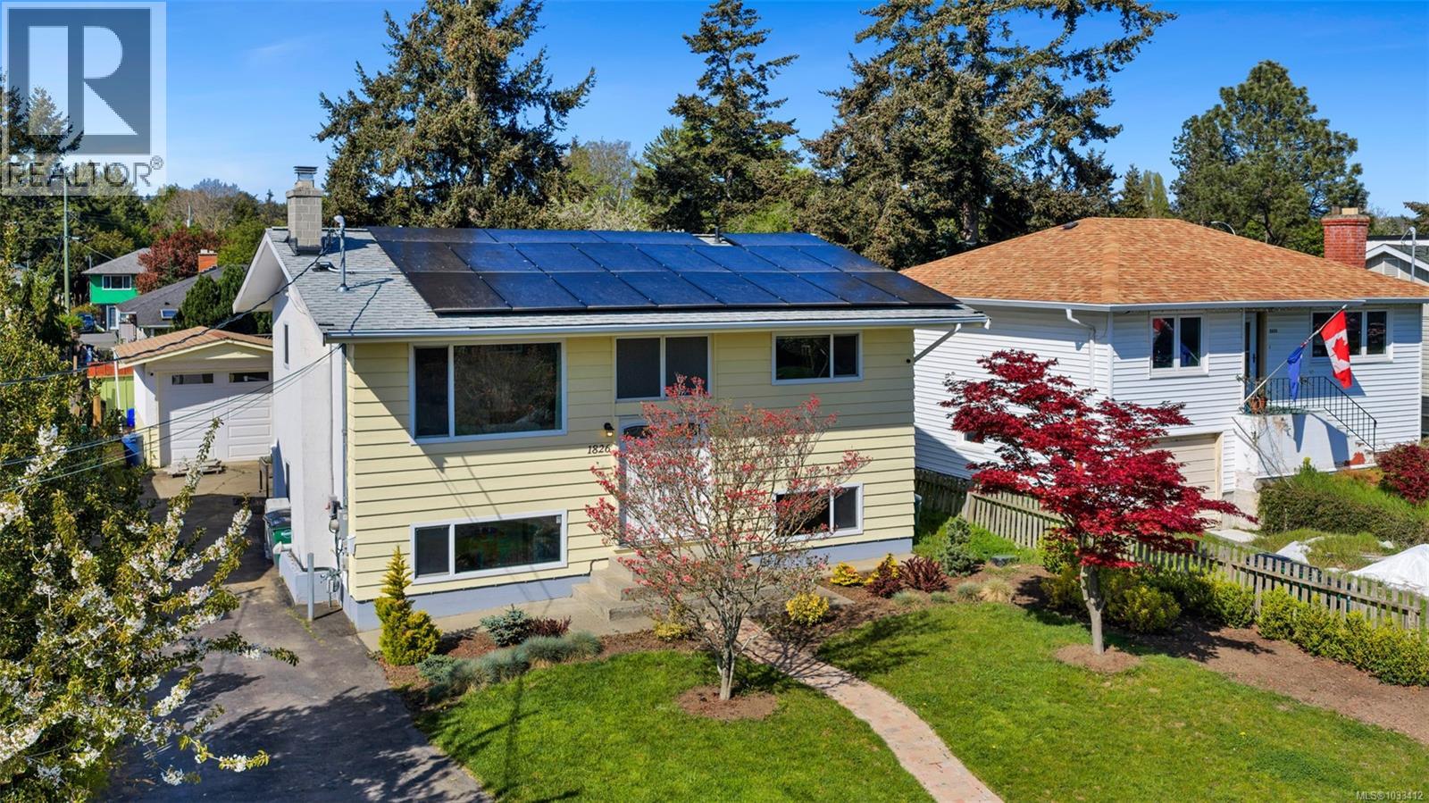 1826 Newton St, Saanich, British Columbia  V8R 2R4 - Photo 2 - 1033412