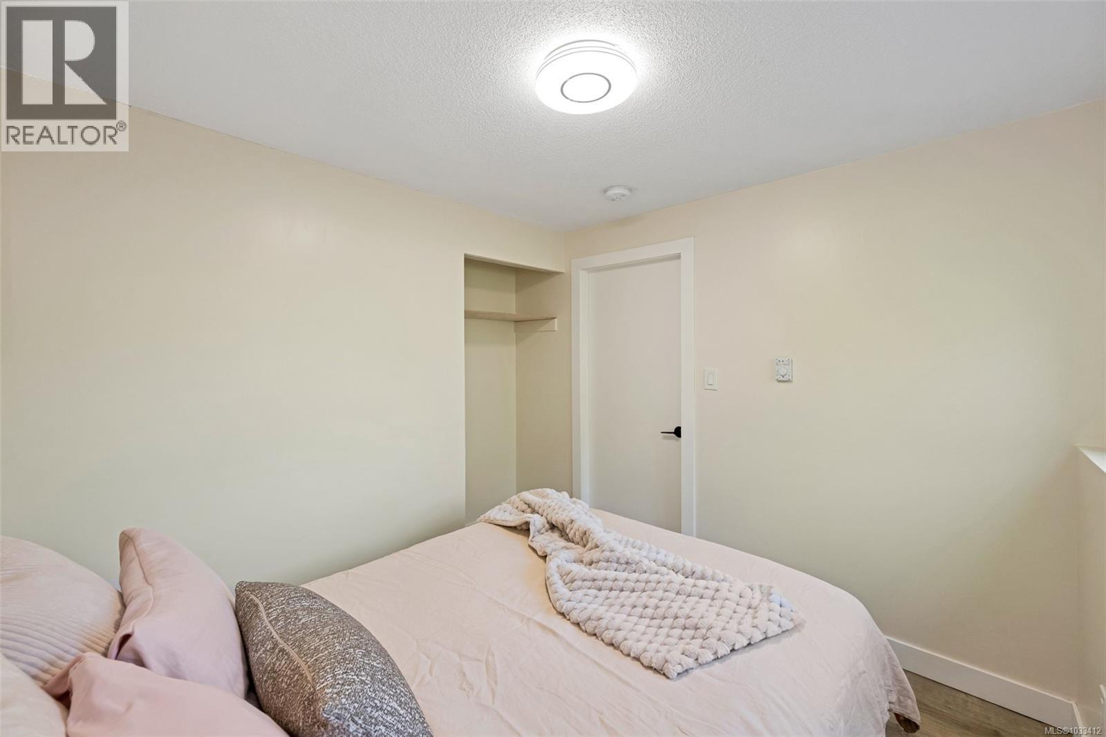 1826 Newton St, Saanich, British Columbia  V8R 2R4 - Photo 41 - 1033412