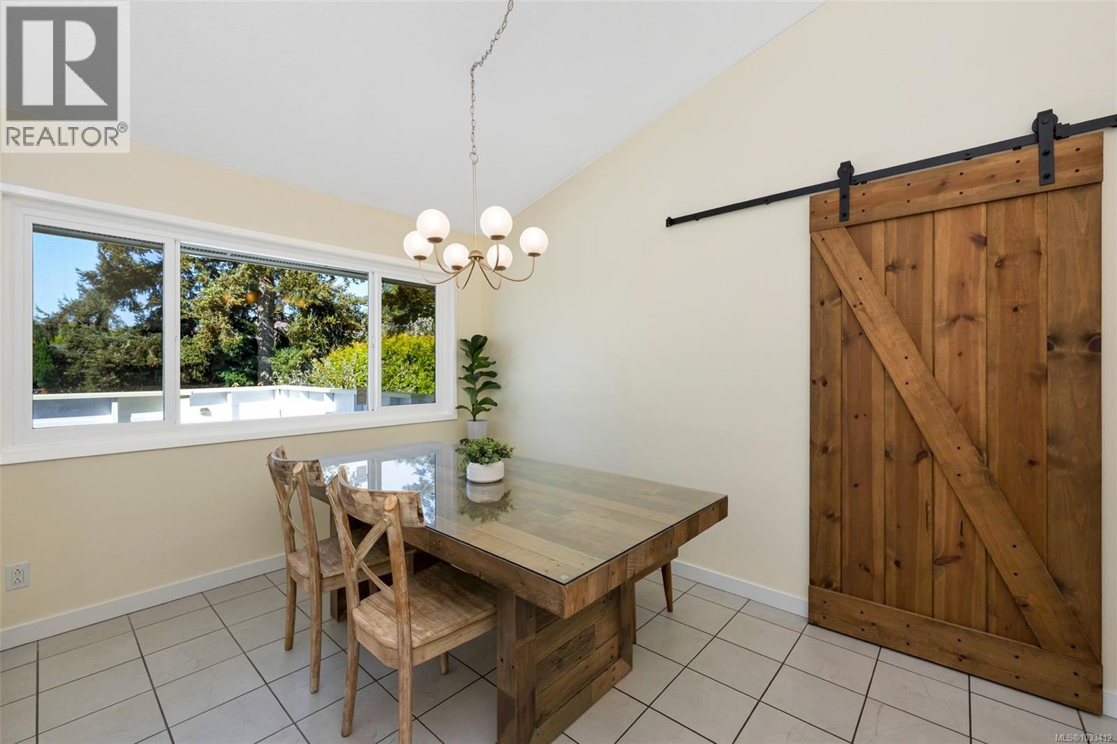 1826 Newton St, Saanich, British Columbia  V8R 2R4 - Photo 11 - 1033412