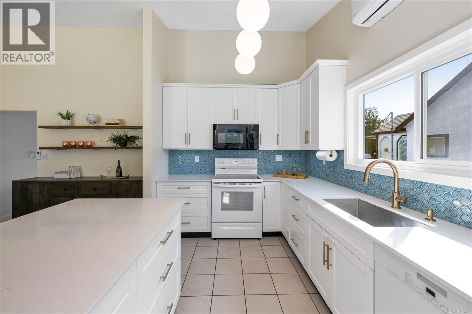 1826 Newton St, Saanich, British Columbia  V8R 2R4 - Photo 7 - 1033412