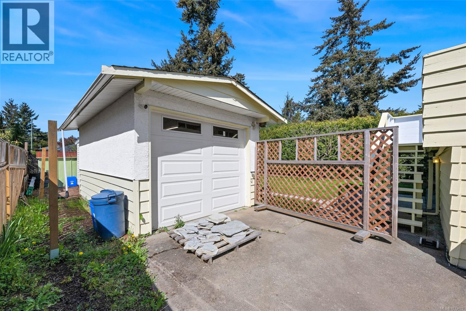 1826 Newton St, Saanich, British Columbia  V8R 2R4 - Photo 54 - 1033412