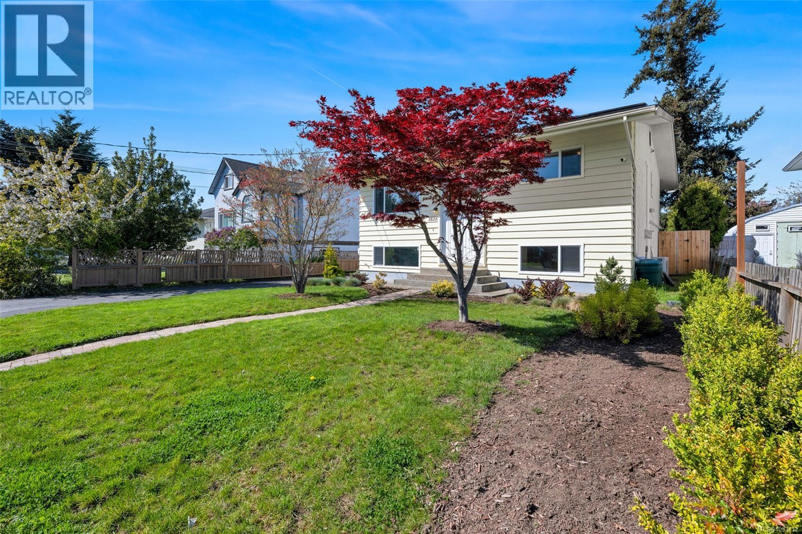 1826 Newton St, Saanich, British Columbia  V8R 2R4 - Photo 60 - 1033412