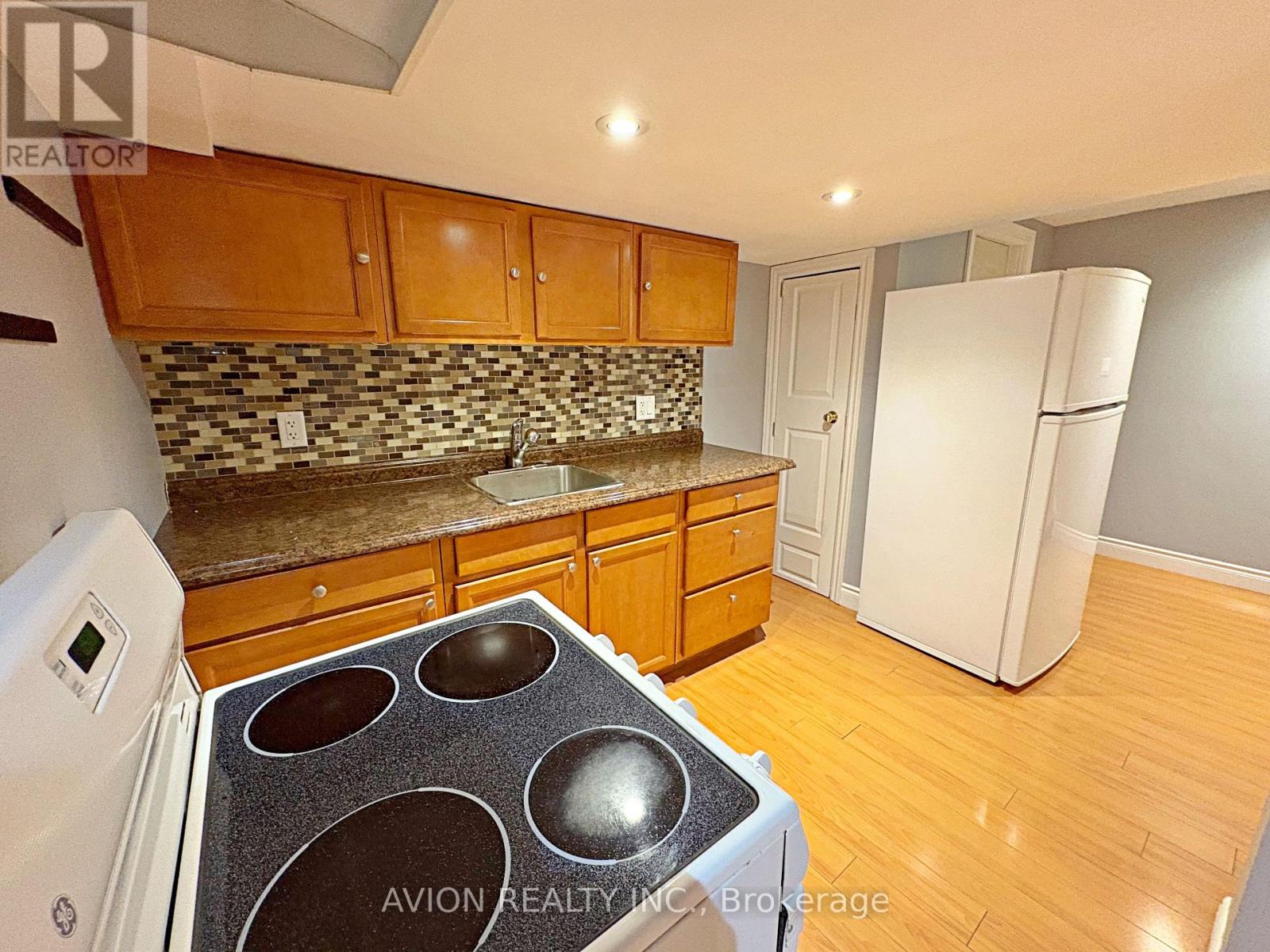 Lower - 91 Ridgeway Court, Vaughan, Ontario  L6A 2R5 - Photo 4 - N13043208