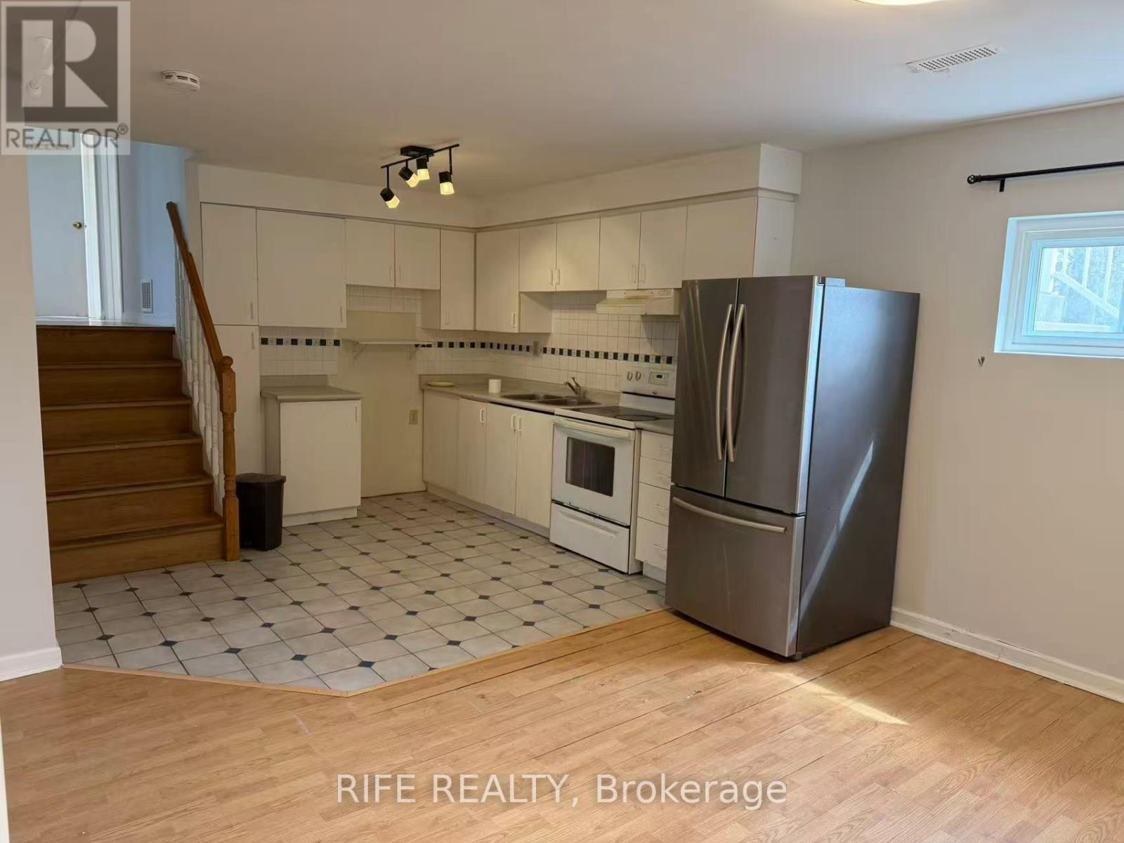 # Back Unit - 395 Loretta Crescent, Whitchurch-Stouffville, Ontario  L4A 7G3 - Photo 5 - N13043216