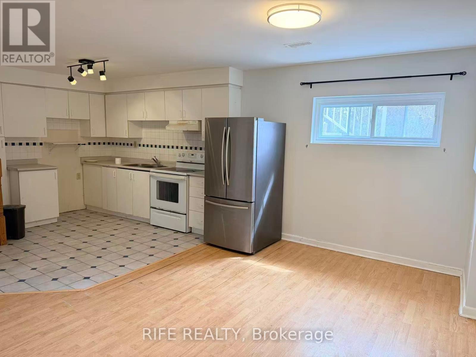 # Back Unit - 395 Loretta Crescent, Whitchurch-Stouffville, Ontario  L4A 7G3 - Photo 6 - N13043216