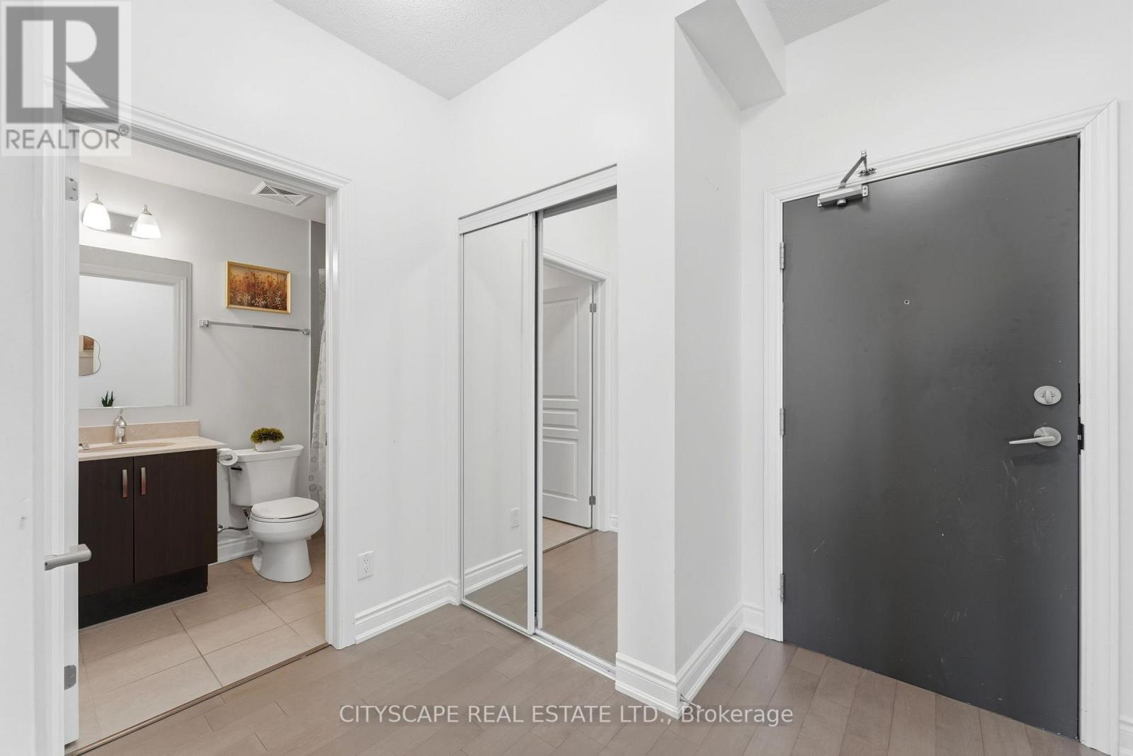 429 - 3170 Erin Mills Parkway, Mississauga, Ontario  L5L 0B6 - Photo 2 - W13043256