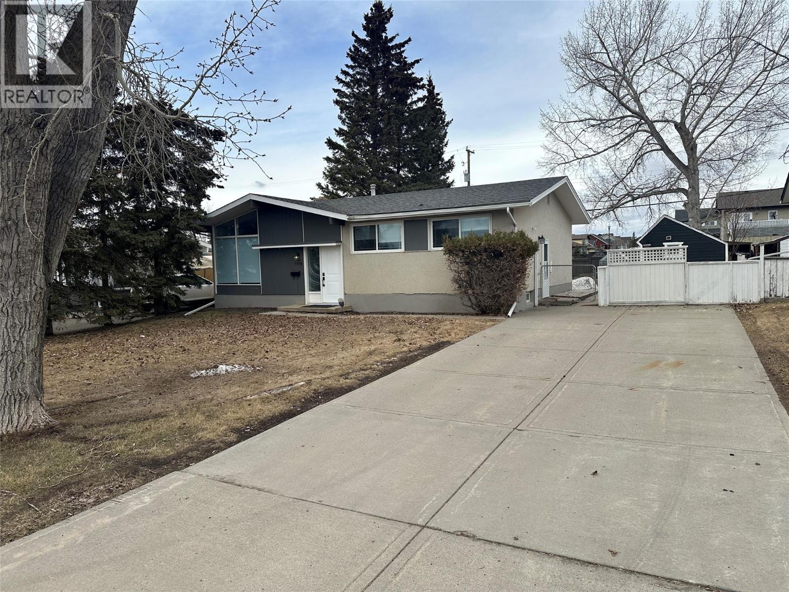 1916 90 Avenue, Dawson Creek, British Columbia  V1G 1A6 - Photo 2 - 10383048