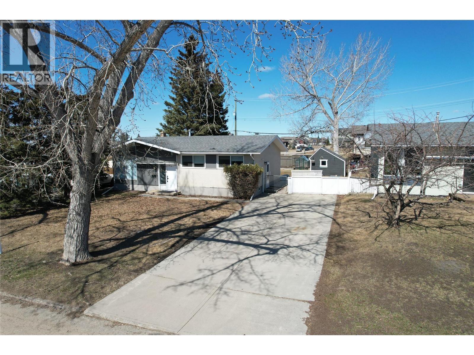 1916 90 Avenue, Dawson Creek, British Columbia  V1G 1A6 - Photo 1 - 10383048