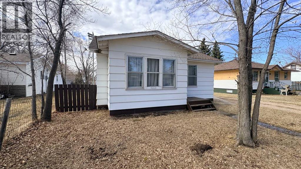 1209 5 Avenue, Wainwright, Alberta  T9W 1L8 - Photo 2 - A2303860
