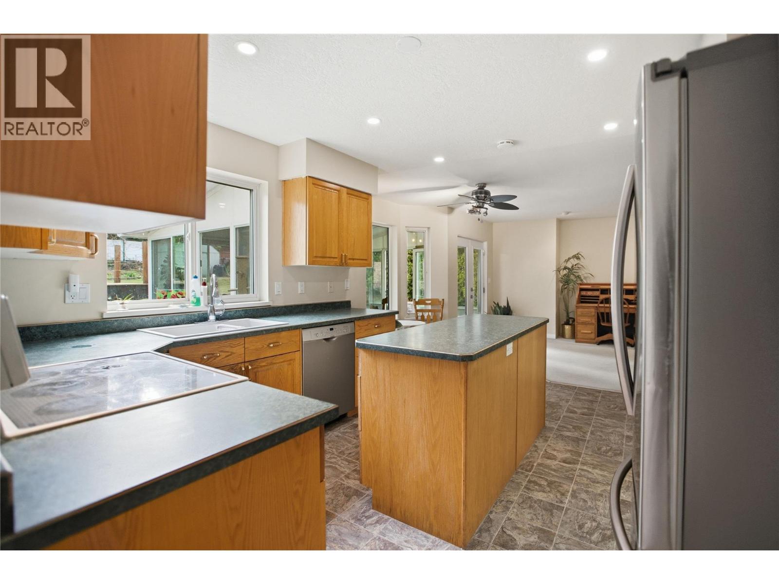 2890 Scott Place, Merritt, British Columbia  V1K 1G1 - Photo 10 - 10384847