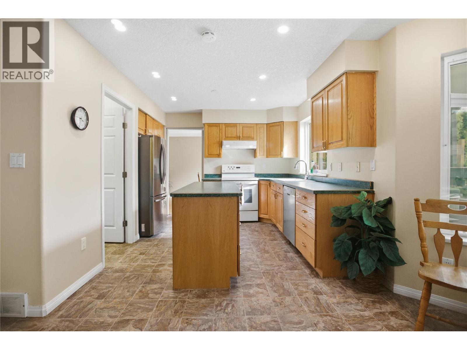 2890 Scott Place, Merritt, British Columbia  V1K 1G1 - Photo 11 - 10384847