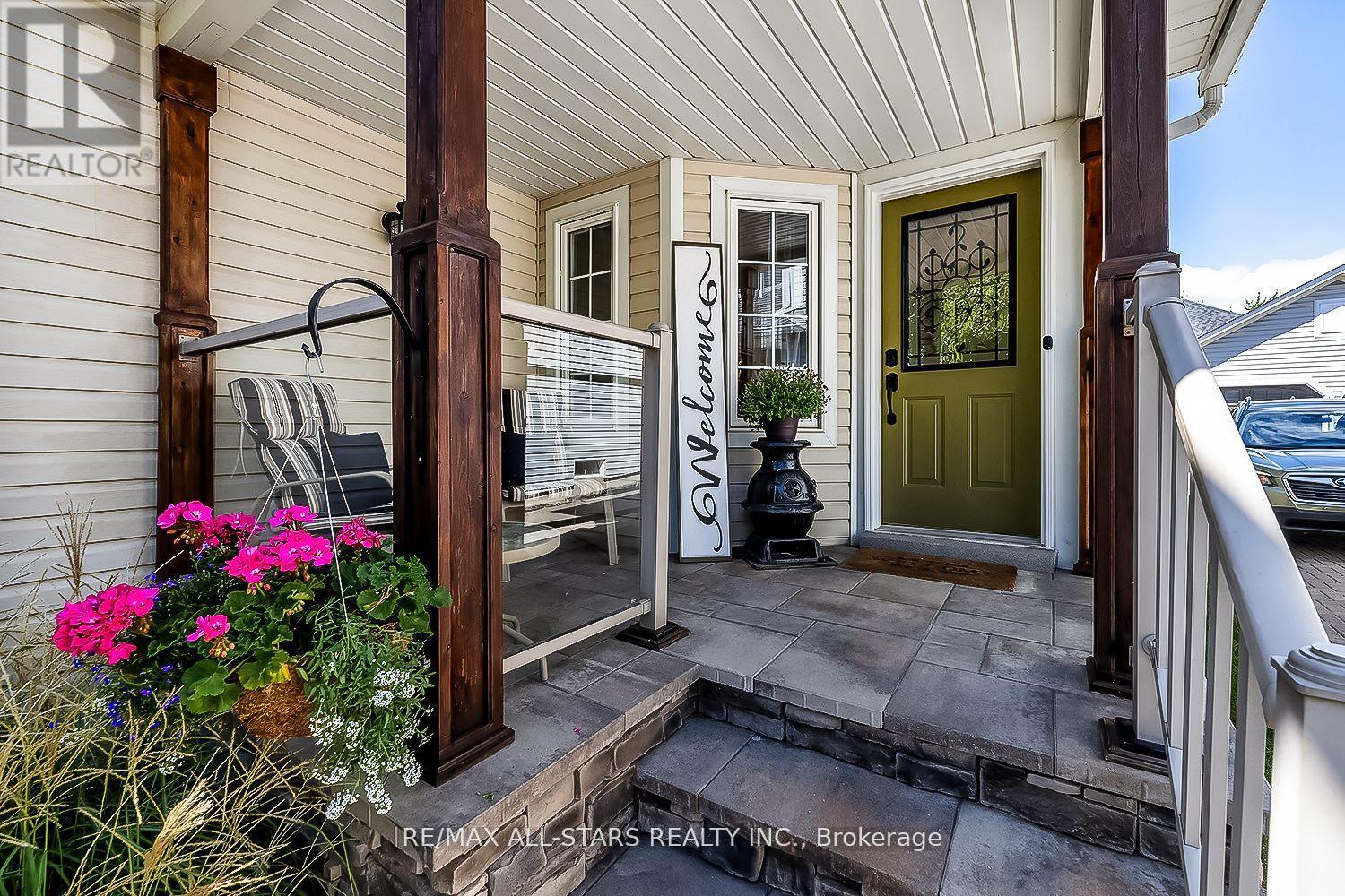 69 Matthewson Place, Whitby, Ontario  L1M 1H4 - Photo 2 - E13043386