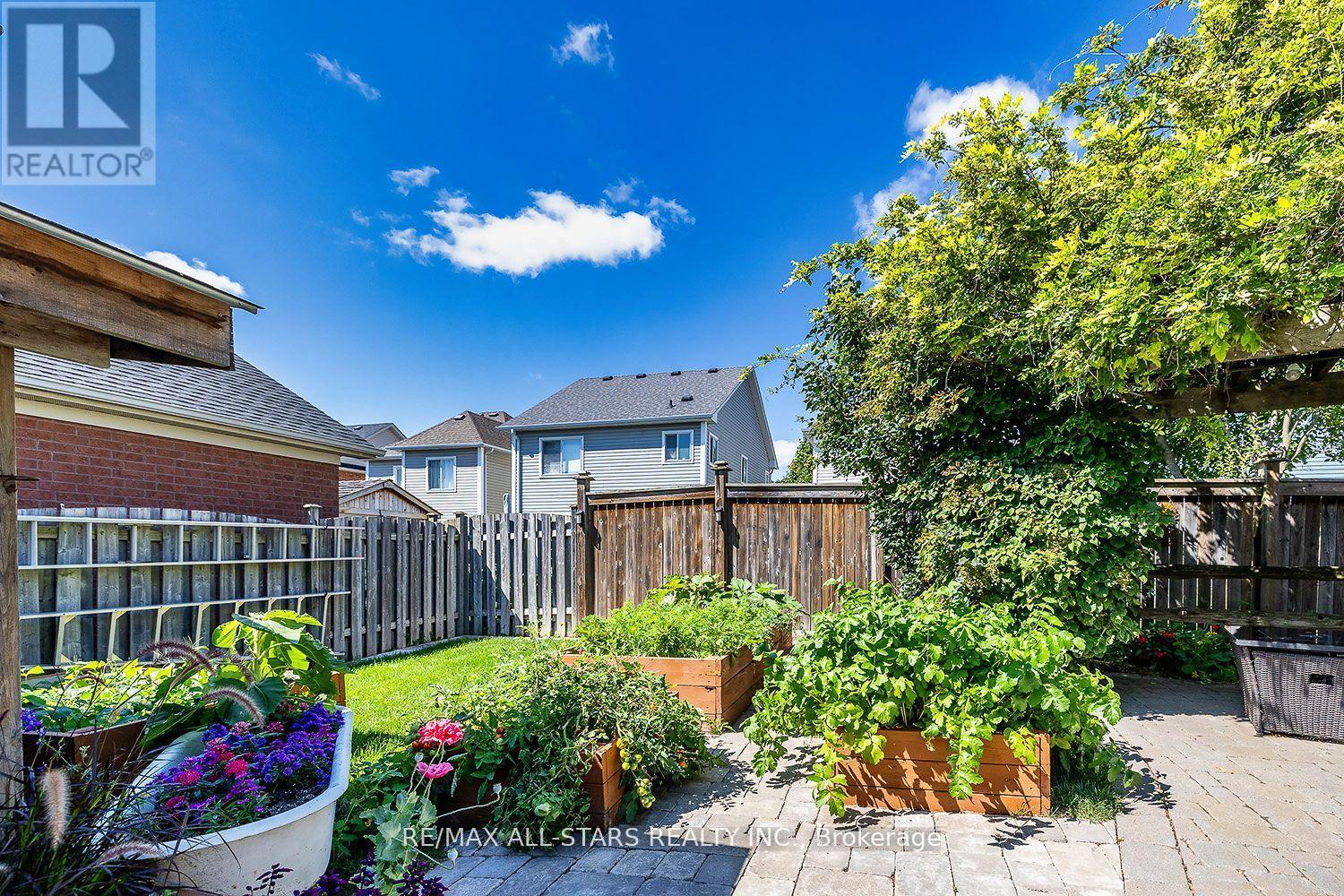 69 Matthewson Place, Whitby, Ontario  L1M 1H4 - Photo 6 - E13043386