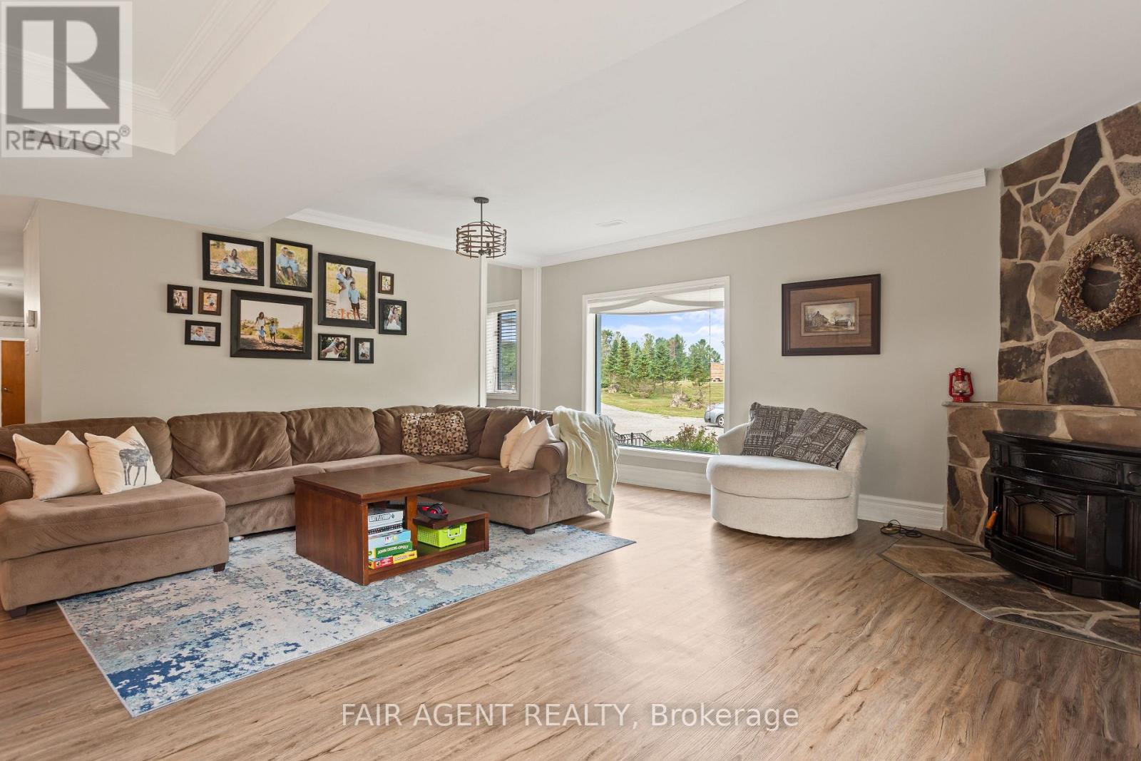 4484 Ausable Drive, North Middlesex, Ontario  N0M 1A0 - Photo 10 - X13043356