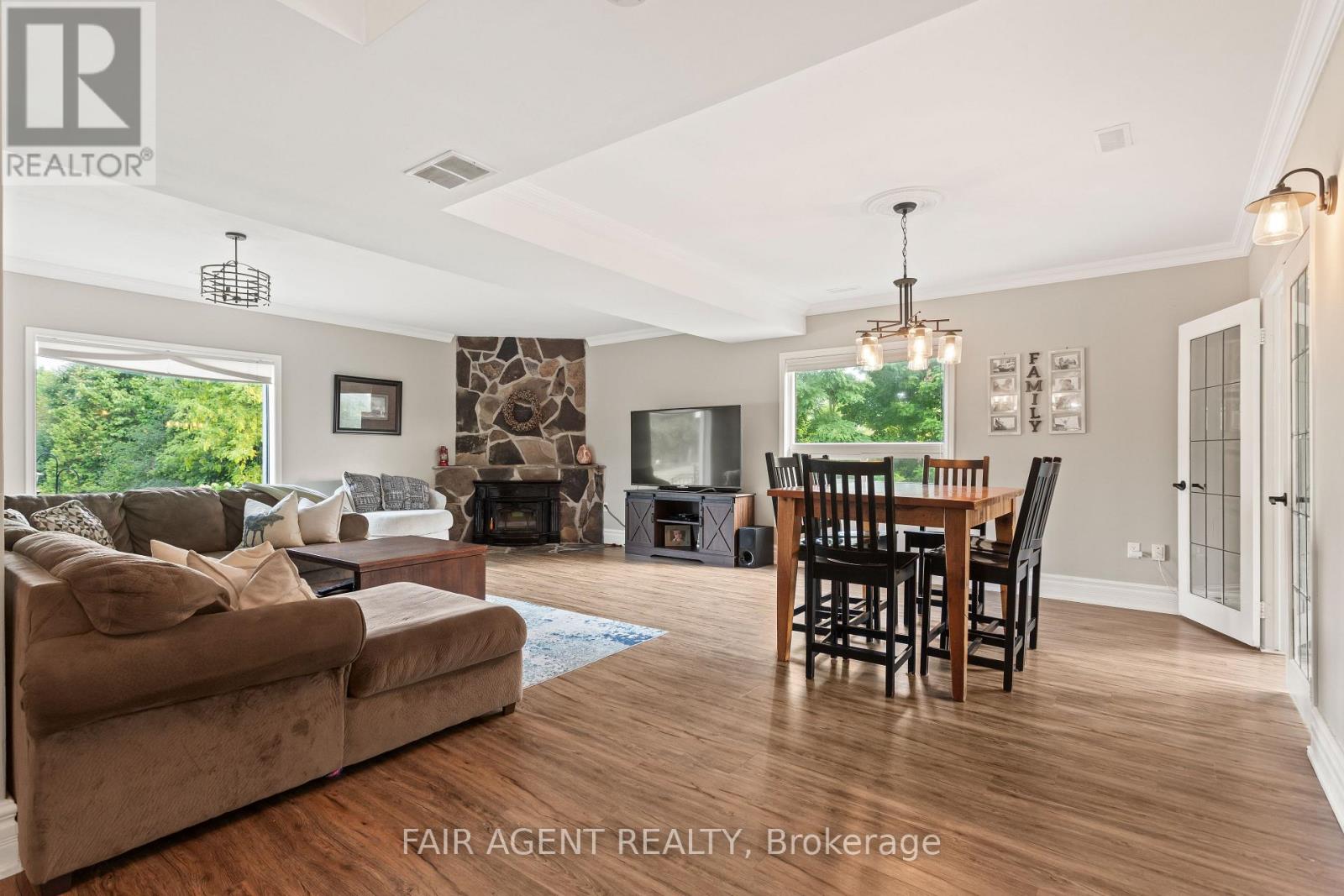 4484 Ausable Drive, North Middlesex, Ontario  N0M 1A0 - Photo 12 - X13043356