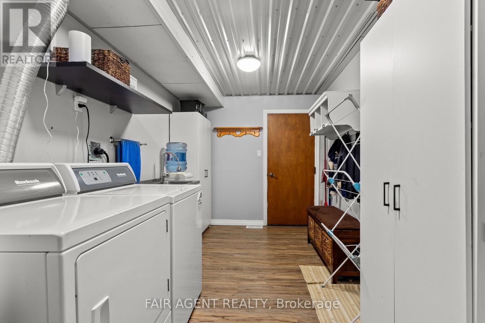 4484 Ausable Drive, North Middlesex, Ontario  N0M 1A0 - Photo 36 - X13043356