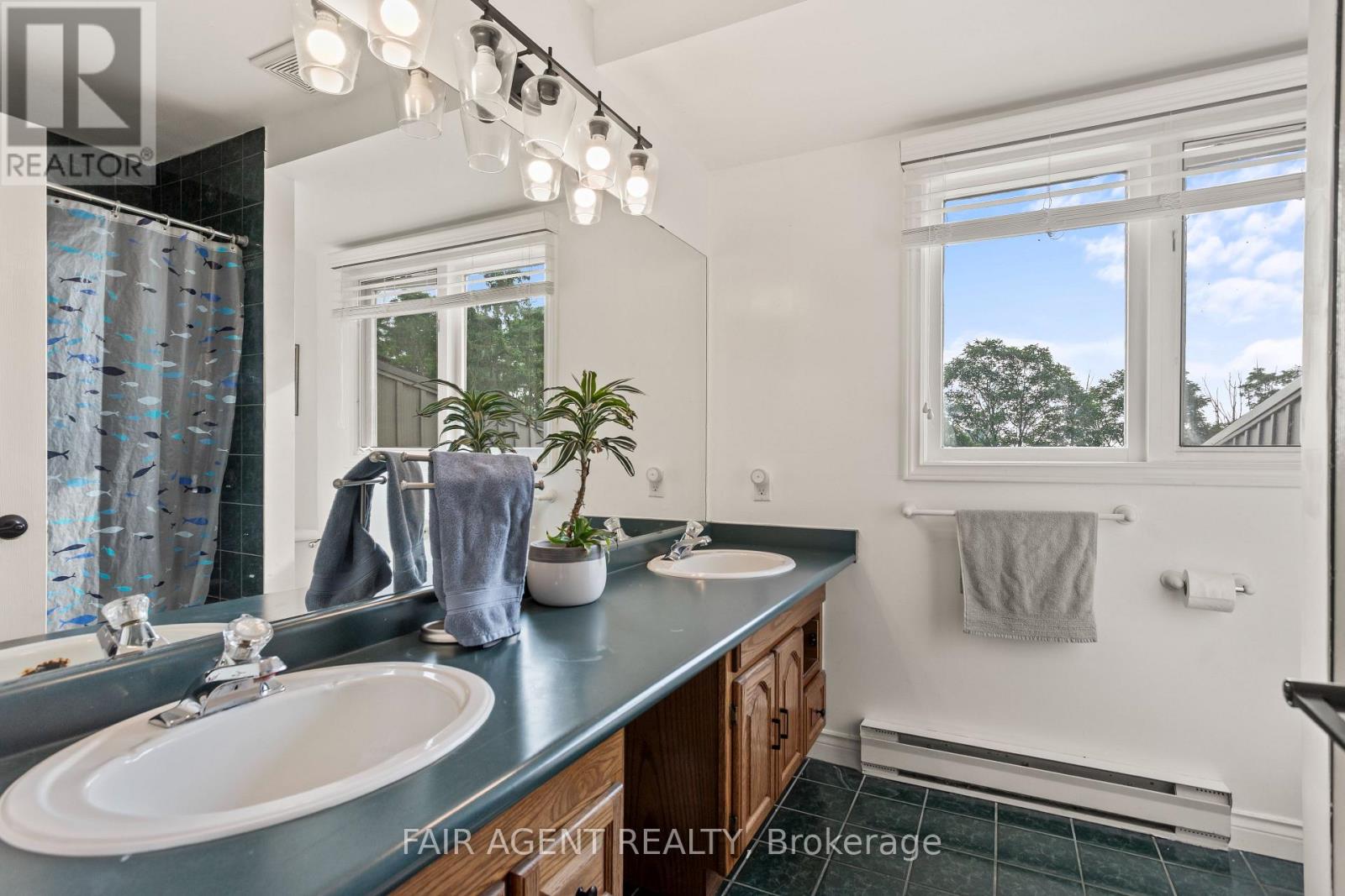 4484 Ausable Drive, North Middlesex, Ontario  N0M 1A0 - Photo 40 - X13043356