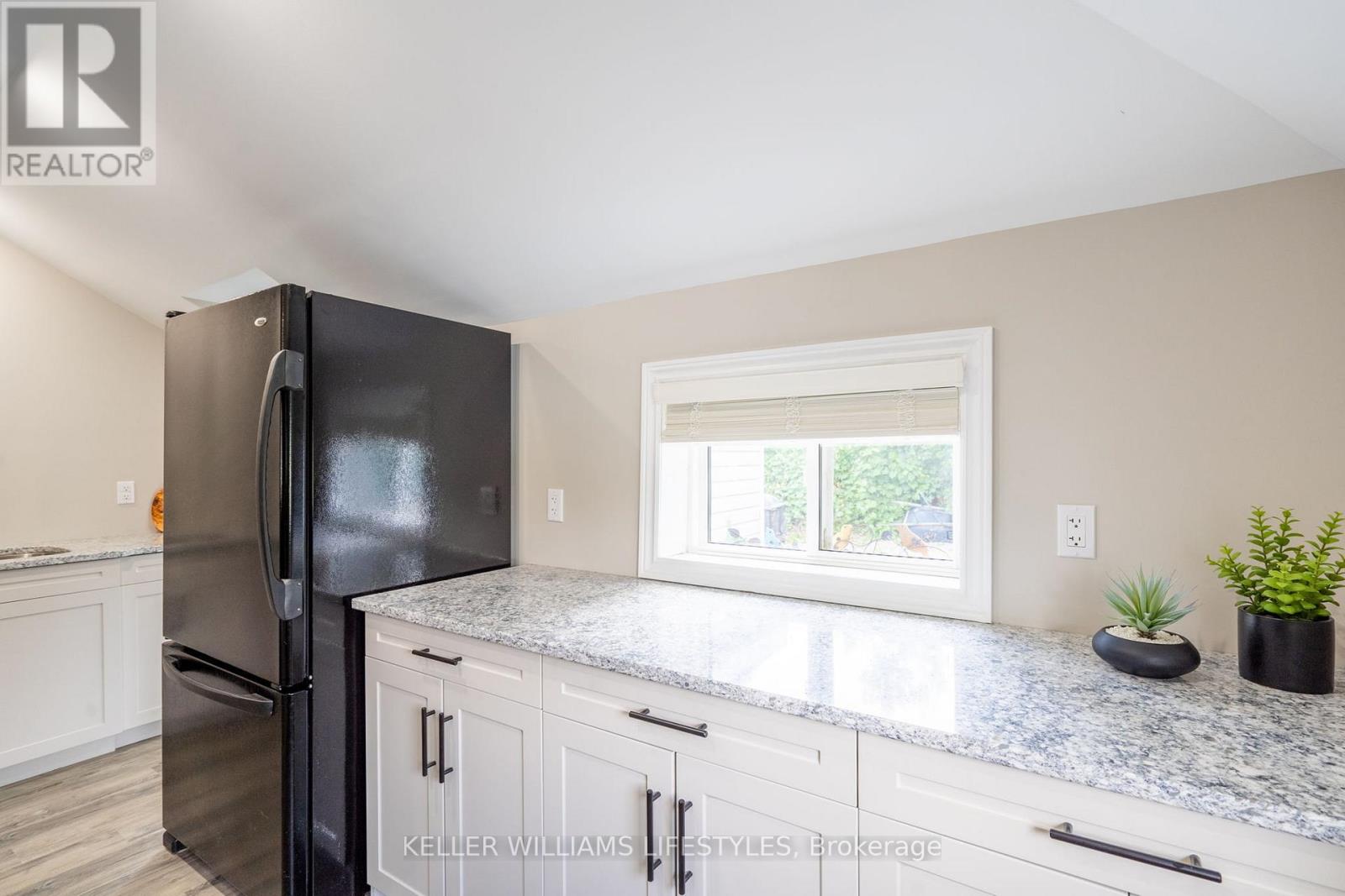 6371 Cottage Way Lane, Lambton Shores, Ontario  N0N 1J1 - Photo 19 - X13043412