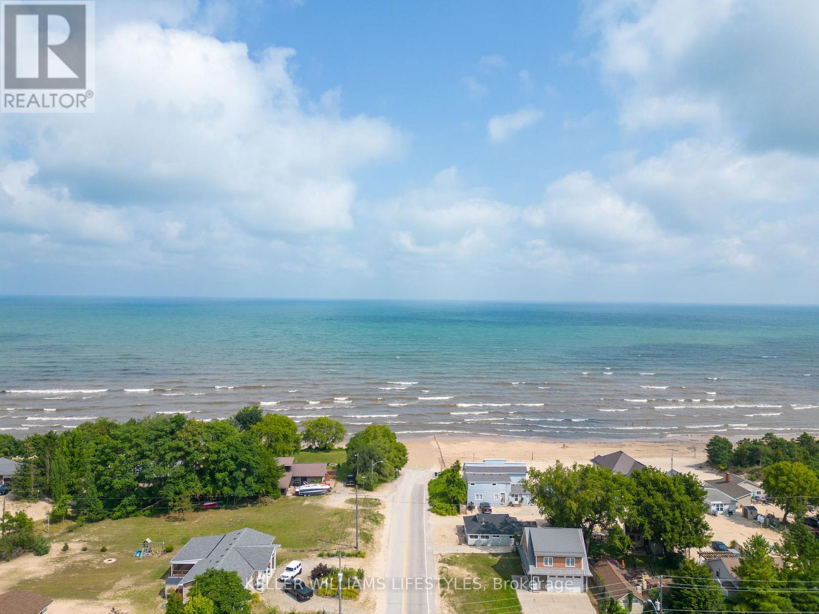 6371 Cottage Way Lane, Lambton Shores, Ontario  N0N 1J1 - Photo 4 - X13043412