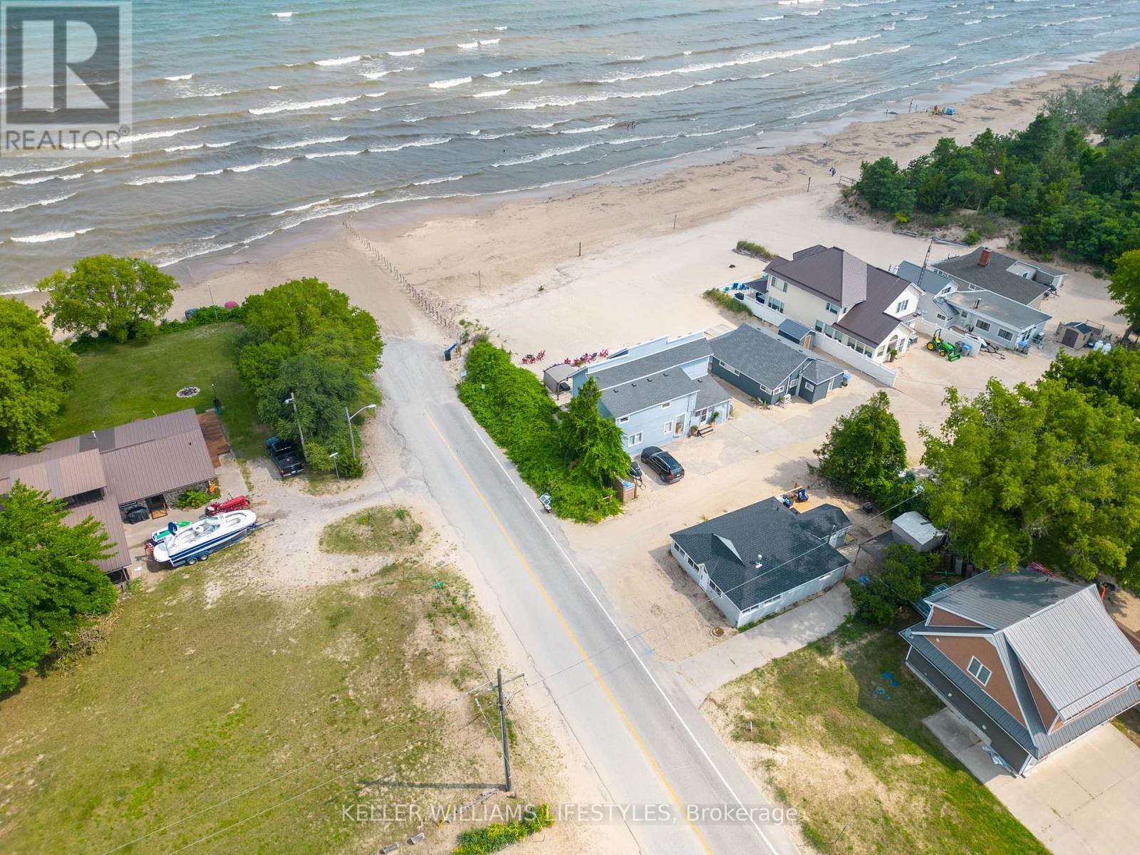 6371 Cottage Way Lane, Lambton Shores, Ontario  N0N 1J1 - Photo 5 - X13043412