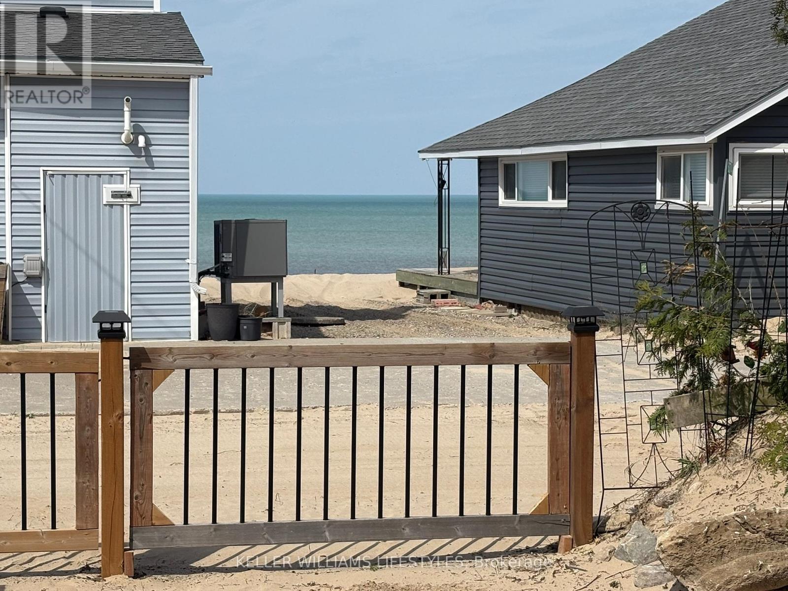 6371 Cottage Way Lane, Lambton Shores, Ontario  N0N 1J1 - Photo 6 - X13043412