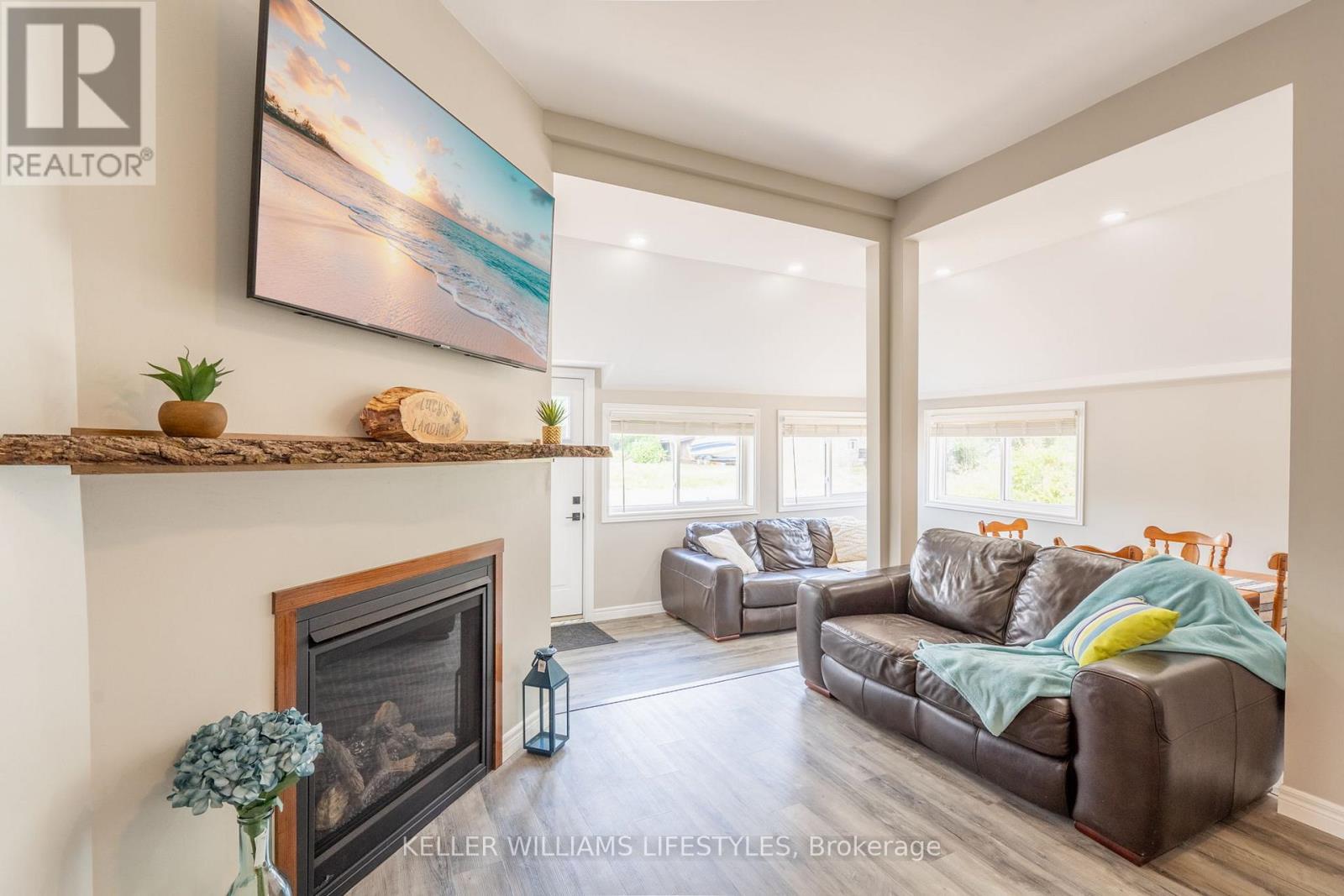 6371 Cottage Way Lane, Lambton Shores, Ontario  N0N 1J1 - Photo 9 - X13043412