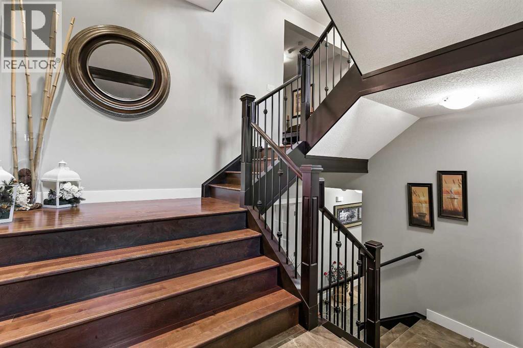 22 Wendham Place SW, Calgary, Alberta  T3H 0R6 - Photo 5 - A2294143