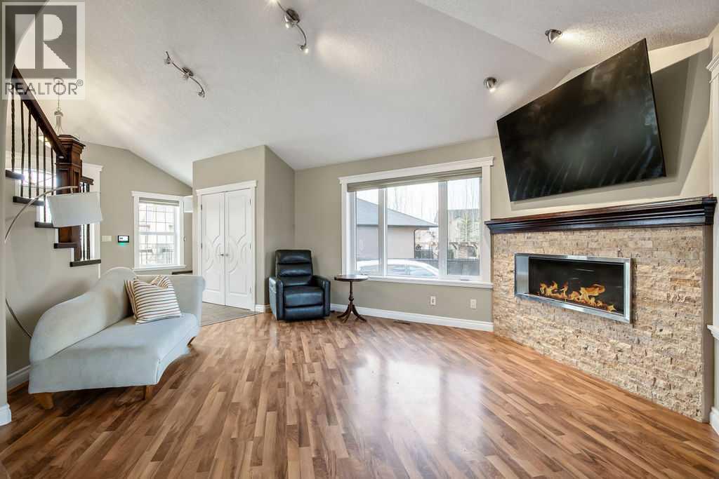 105 Lang Place, Okotoks, Alberta  T1S 1W8 - Photo 8 - A2301740