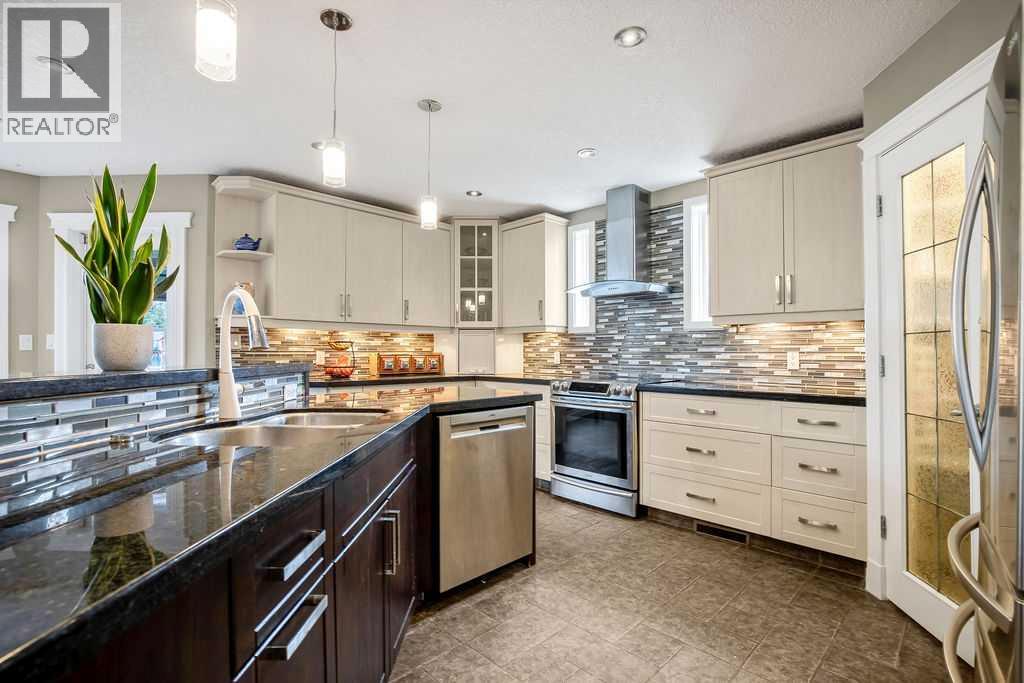 105 Lang Place, Okotoks, Alberta  T1S 1W8 - Photo 15 - A2301740