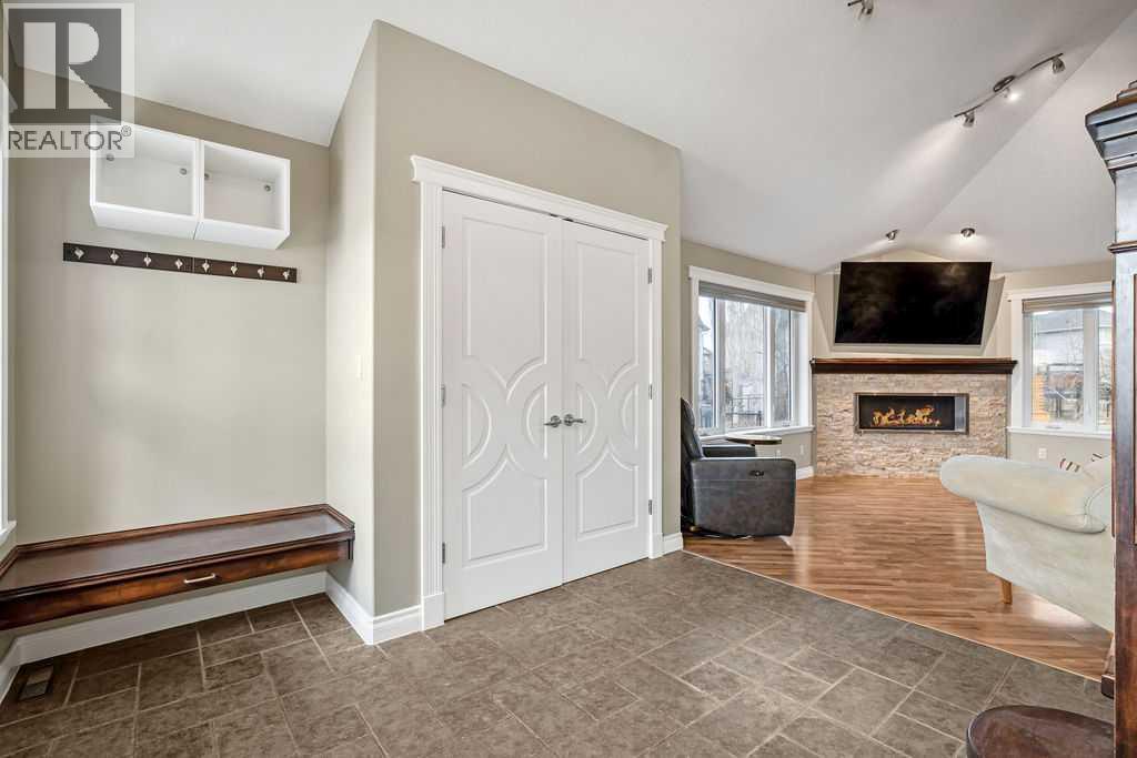 105 Lang Place, Okotoks, Alberta  T1S 1W8 - Photo 4 - A2301740