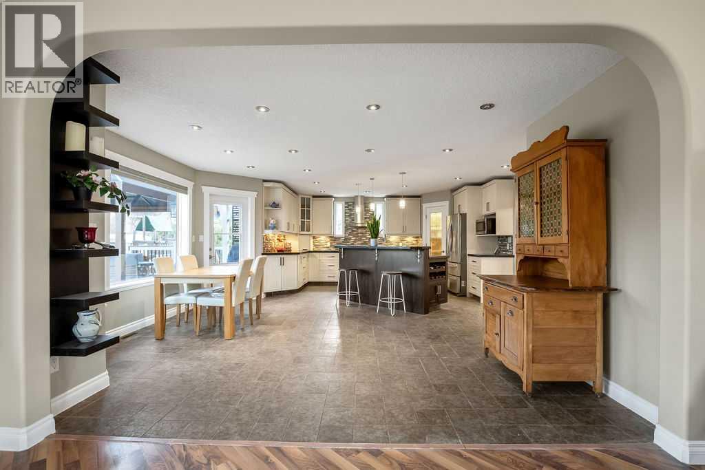 105 Lang Place, Okotoks, Alberta  T1S 1W8 - Photo 9 - A2301740