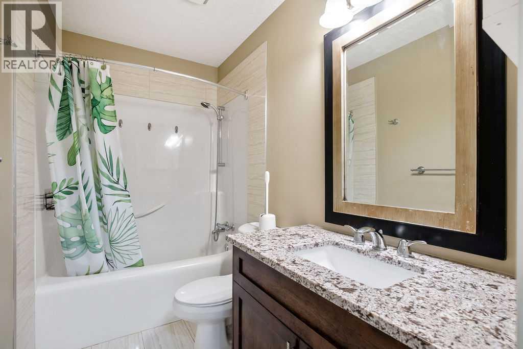 105 Lang Place, Okotoks, Alberta  T1S 1W8 - Photo 34 - A2301740