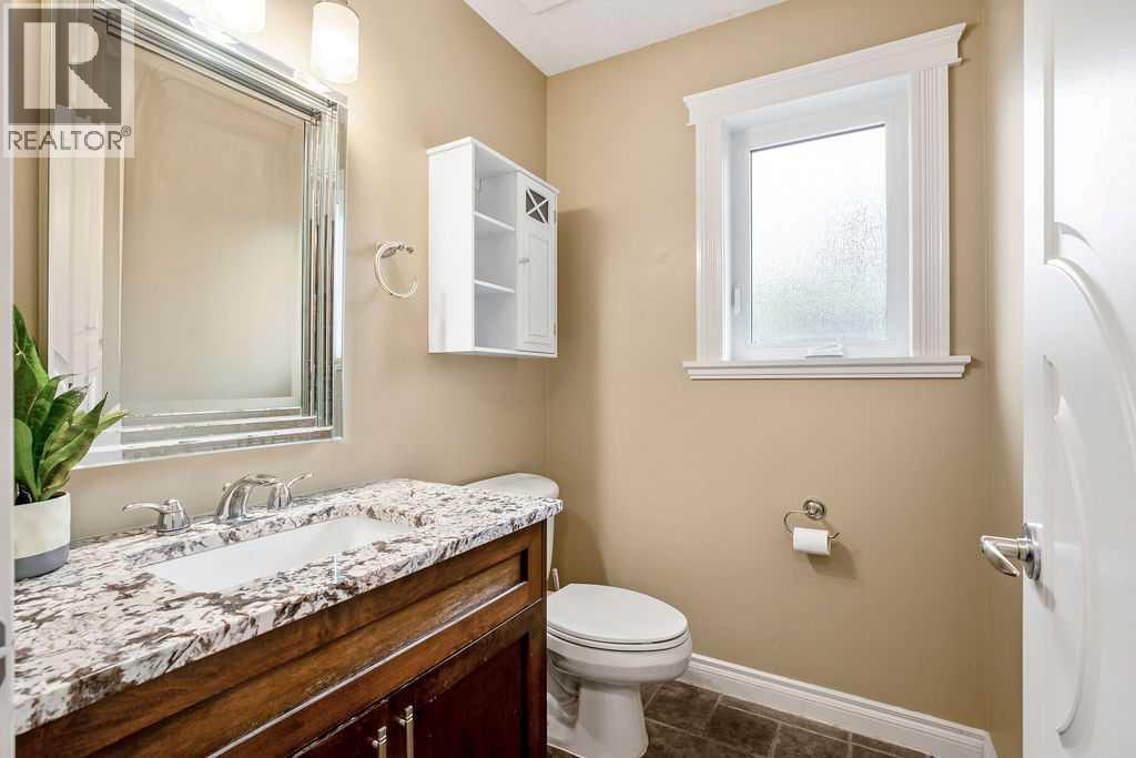 105 Lang Place, Okotoks, Alberta  T1S 1W8 - Photo 22 - A2301740