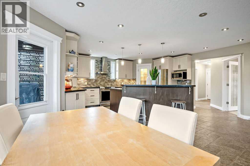 105 Lang Place, Okotoks, Alberta  T1S 1W8 - Photo 11 - A2301740