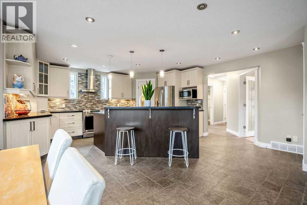 105 Lang Place, Okotoks, Alberta  T1S 1W8 - Photo 12 - A2301740