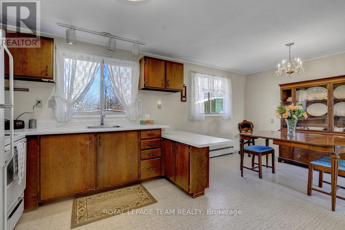 5523 Mitch Owens Road, Ottawa, Ontario  K1X 1C2 - Photo 10 - X13043410